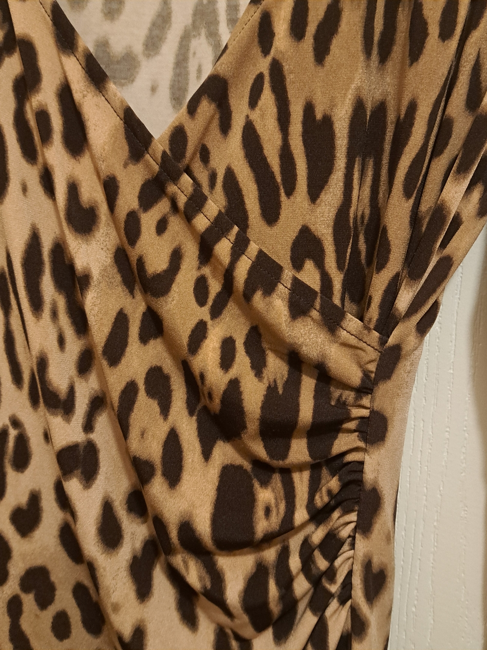 Anne Klein Size Med Ruched Wrap-Front Leopard Print Long Sleeve Top Beige/Brown - Picture 3 of 3